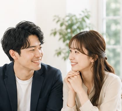 安心して向き合うカップル